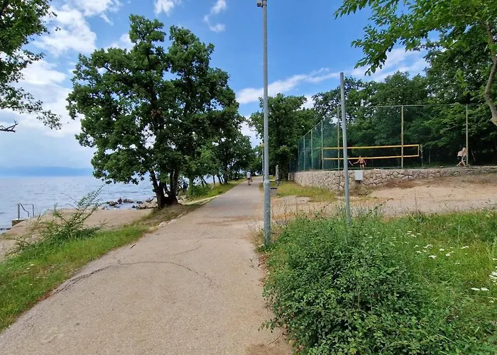 Bela Apartament Njivice